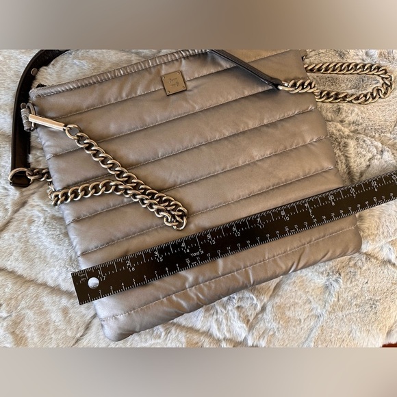 THINK ROYLN women’s quilted crossbody bag pewter detail chain and leather strap - Picture 4 of 13